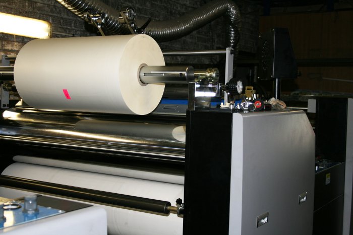 В типографии Стар-Пак был установлен промышленный ламинатор XFMA-1080 UV сверх большого формата. Желаем большим обьемов этой замечательной типографии.