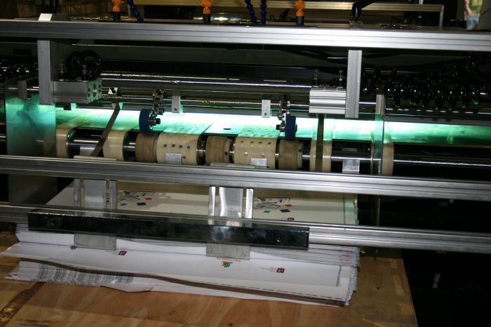 В типографии Стар-Пак был установлен промышленный ламинатор XFMA-1080 UV сверх большого формата. Желаем большим обьемов этой замечательной типографии.